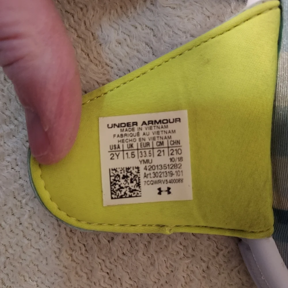 UA Girl's cushioned slides blue/green/white size 2Y